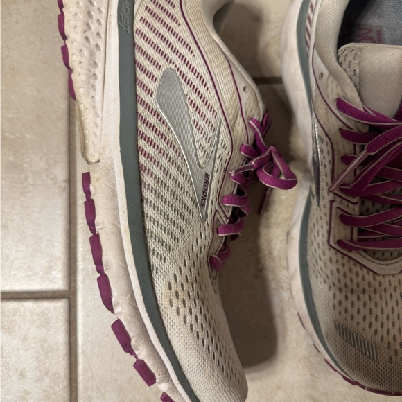 Brooks Women’s Ghost size 8.5 - Picture 3 of 4